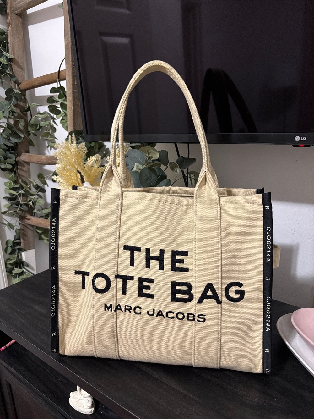 Marc Jacobs Large Canvas 'The Tote Bag' in Cream